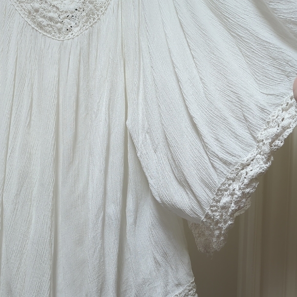 Fashion Fuse Medium Boho Oversized White Boho Blouse with Crochet - Picture 3 of 6
